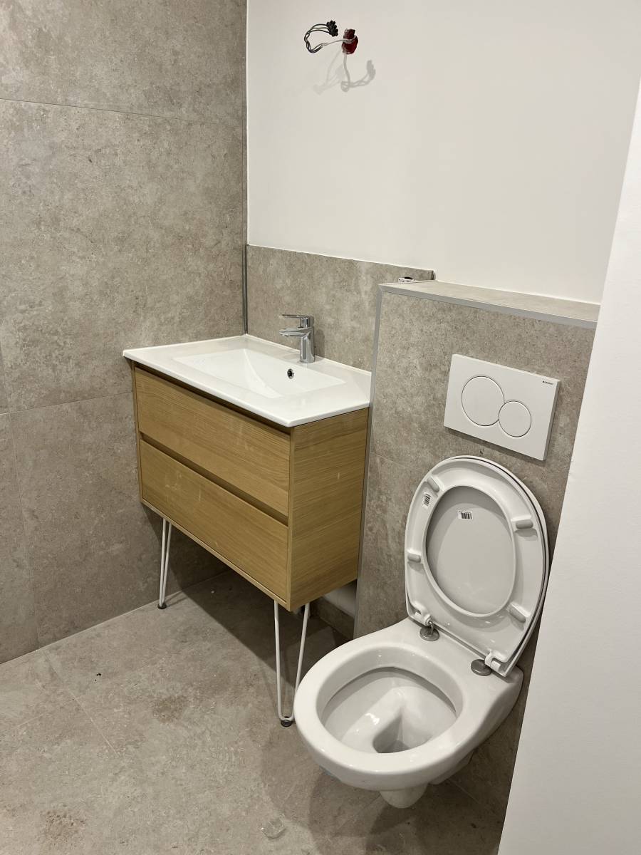 Rénovation complète de restaurant avec pose de carrelage et travaux rapides à Genas près de Lyon 69277