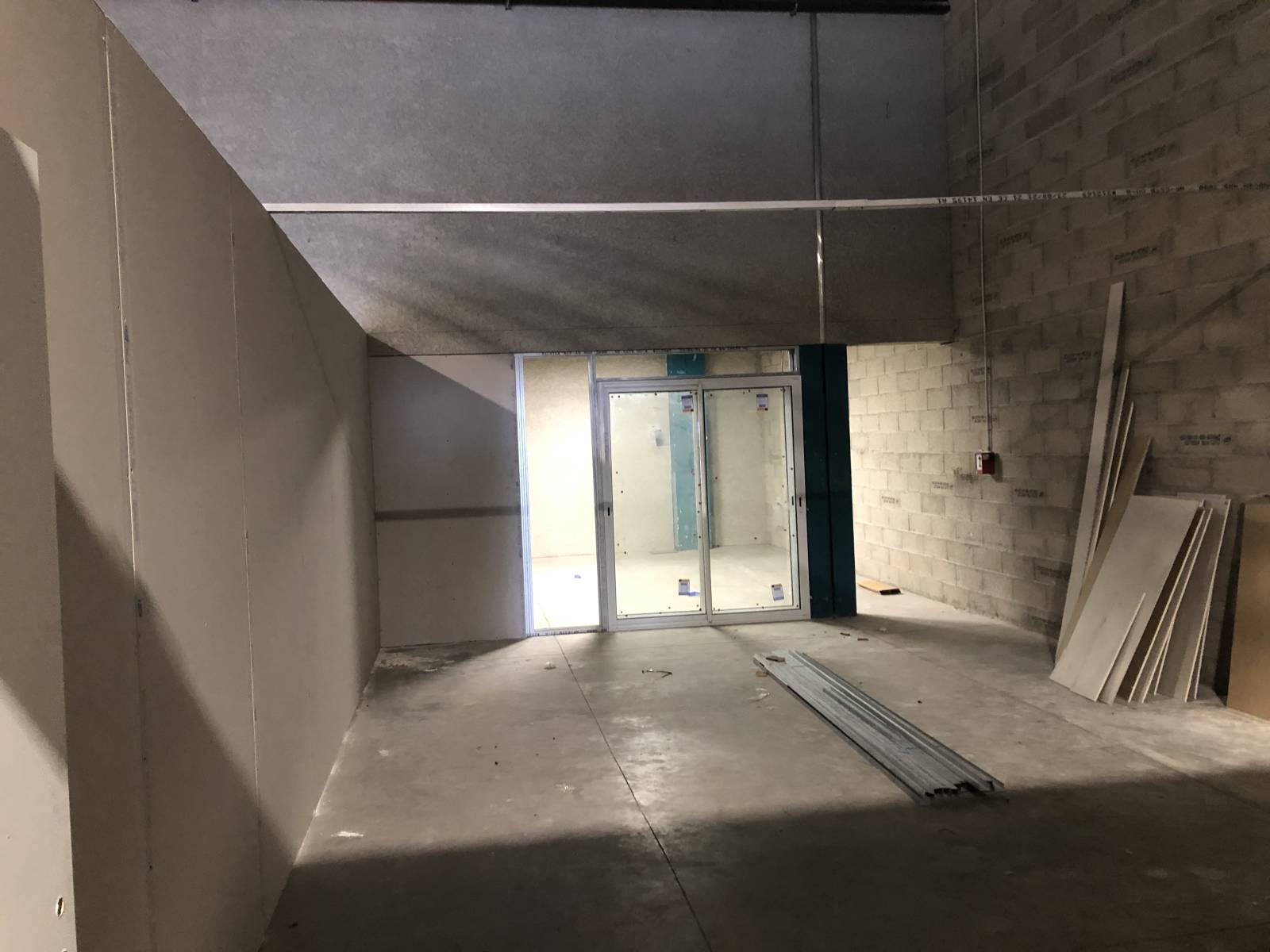 Réalisation d'une mezzanine en bois pour aménagement de bureaux individuels à Saint Genis Laval proche de Lyon