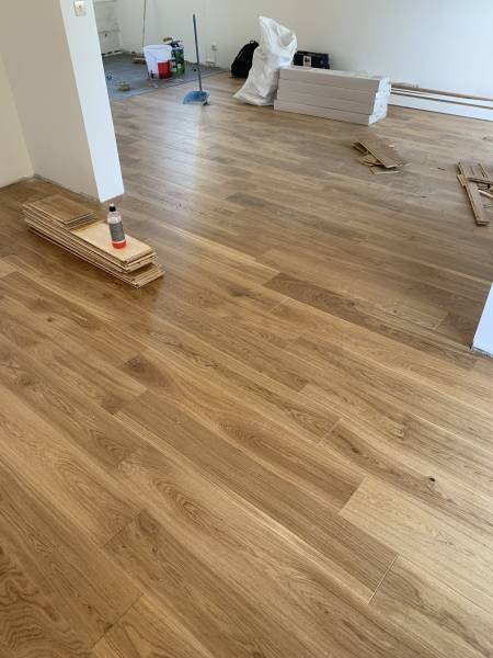 Pose de parquet et carrelage pour moderniser un sol intérieur d'une maison à Lyon 8ème pres de Bron